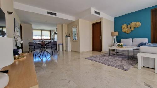Salon-z-kuchnia-jadalnia-apartament-Doliva-wynajem-Punta-Prima-Torrevieja-Costa-Blanca-Salon-z-kuchnia